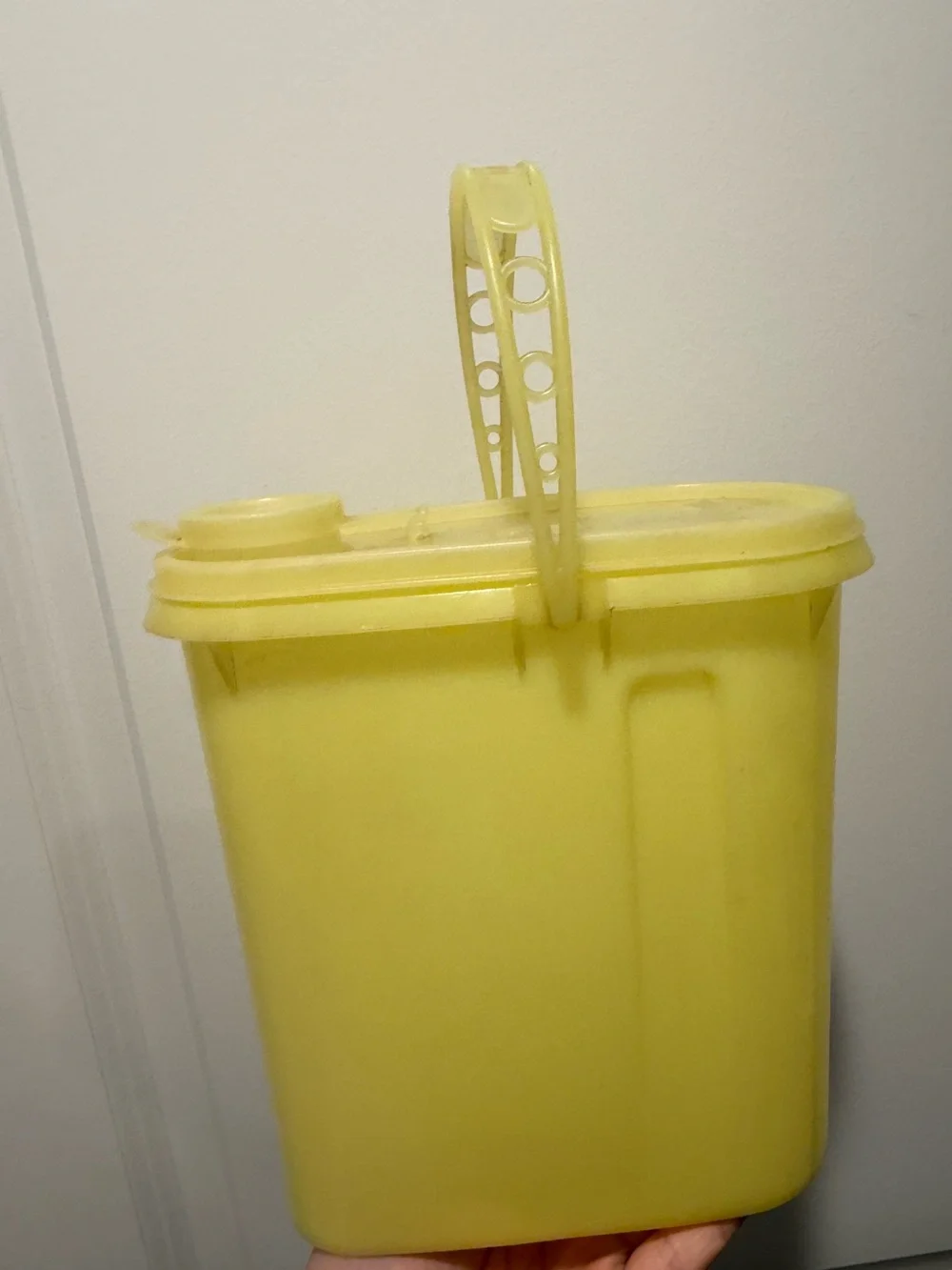 Vintage Tupperware 2qt Beverage Pitcher